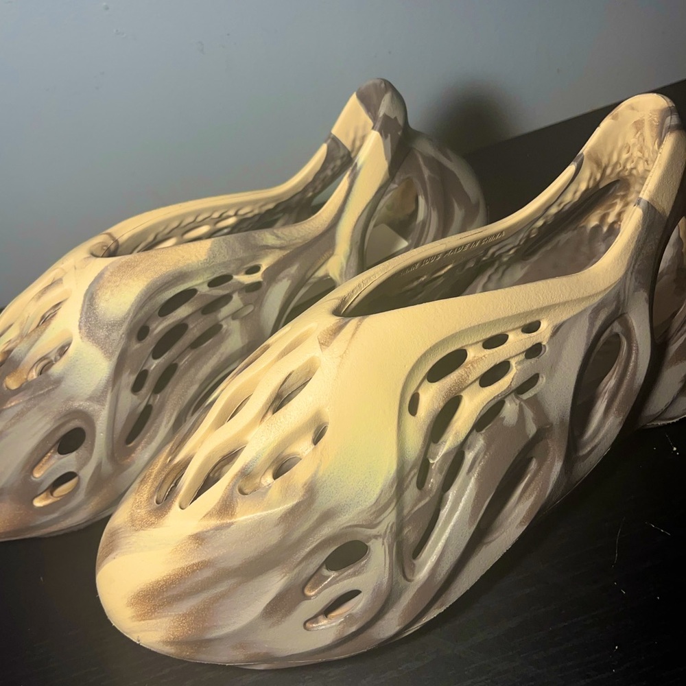 Yeezy Foamrunner MX cream clay